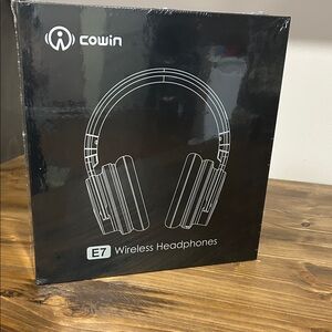 Cowin E7 Wireless Headphones - new in plastic